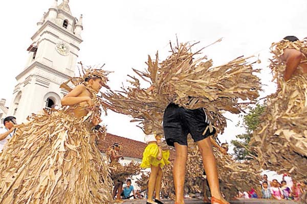 Tradiciones: Diversas danzas podrán apreciarse por las calles de La Villa de Los Santos, una tradición que se hace presente cada año.