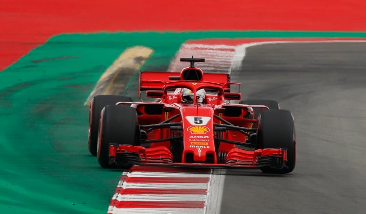 Vettel se vio obligado a realizar dos paradas debido a la degradación de sus gomas. /Foto AP