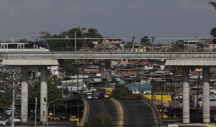 El metro de Panamá se mantiene como el medio de transporte más cómodo y accesible para que los residentes del área lleguen a sus hogares. Es la megaobra. Foto: Archivo