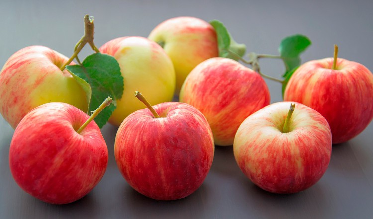 Las manzanas contienen fibras solubles. 