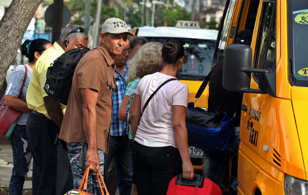 Familiares de las víctimas que ya han sido identificadas. FOTO/EFE