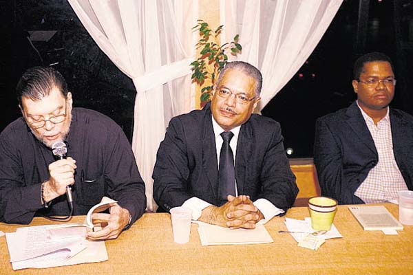 Enrique Jaramillo Levi, Carlos Wynter Melo y Alberto Cabredo. /Foto Archivo.