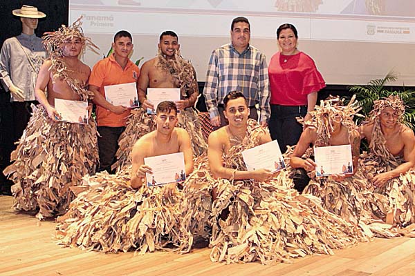 Los ganadores recibieron certificados, canastas  y trofeos.