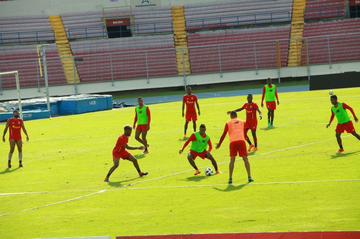 Práctica de fútbol de la selección de Panamá. Foto Anayansi Gamez