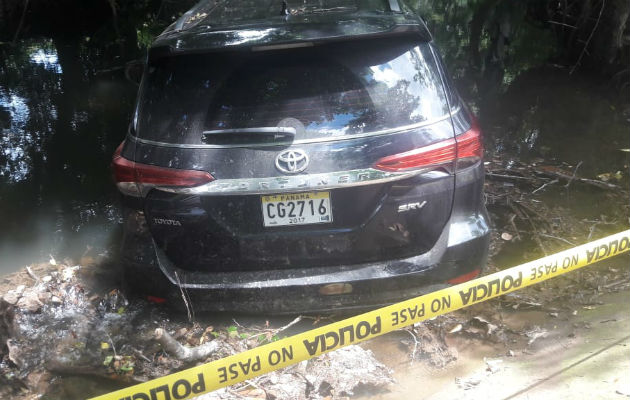 El auto, donde supuestamente viajaban los delincuentes. Foto: Zenaida Vásquez.