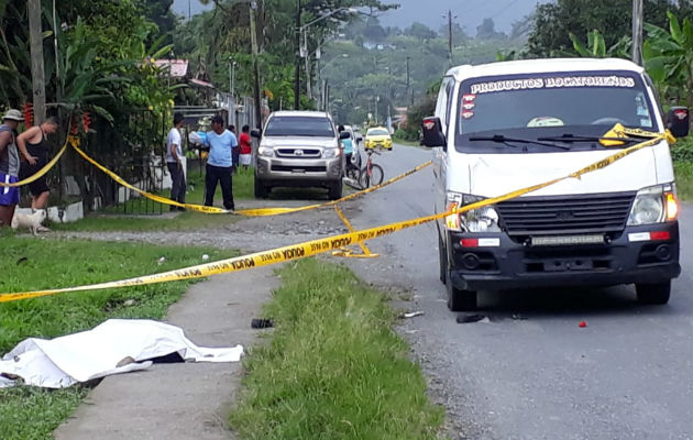 La mujer se acababa de bajar de un autobús. Foto/Cortesía