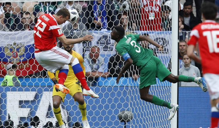 Artyom Dzyuba anota su gol para Rusia. /Foto AP