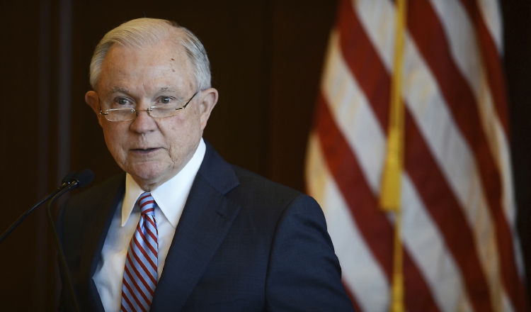 Polémica por declaraciones del fiscal general, Jeff Sessions. AP