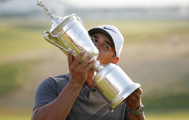 Brooks Koepka ganó el trofeo de nuevo.