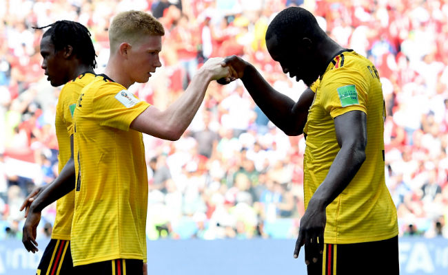 Romelu Lukaku de Bélgica (der.) celebra su gol ante Kevin de Bruyne. Foto:AP