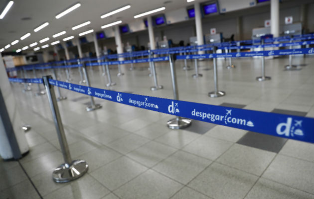 Vista del aeropuerto de Aeroparque vacío. Foto: EFE. 