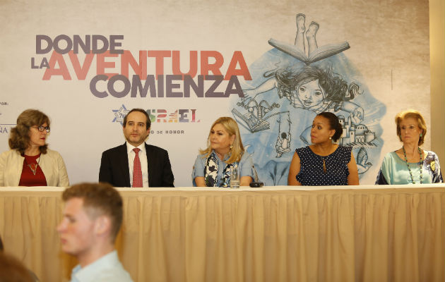 Alexandra Schjelderup (directora de cultura y educación de la Alcaldía de Panamá), S. E. Gil Artzyeli (embajador de Israel en Panamá), Orit Btesh (presidenta de Capali), Janelle Davidson (directora general del Inac) y Mercedes Eleta de Brenes (presidenta de la Fundación  JUPA). Foto: Josué Arosemena. 