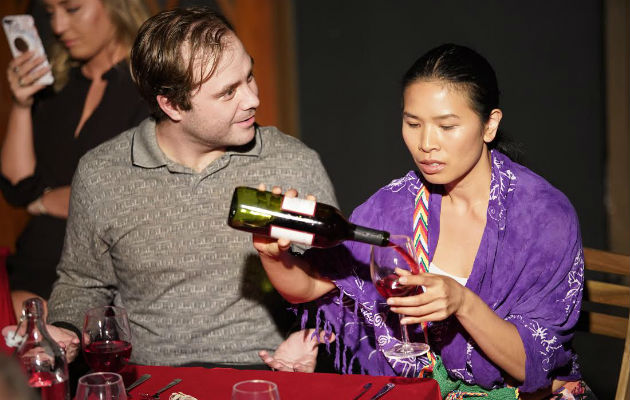 Beau Smith y Joanne Nguyen en una escena de 'First Dates'. Foto: Rich Clark