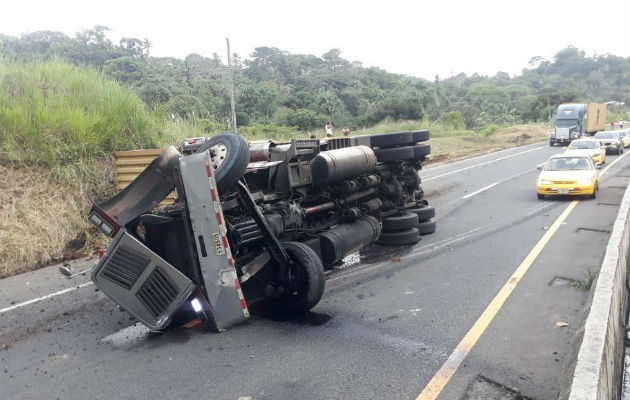 El Conductor sufrió varias heridas, y fue trasladado al hospital de la.ciudad de Colón. Foto/Diómedes Sánchez