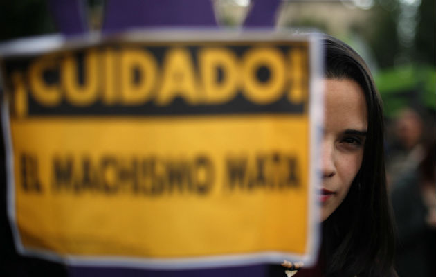 La agresión ocurrió el viernes por la noche en la periferia de la norteña ciudad de Cajamarca, donde la víctima regentaba un puesto ambulante de comida.