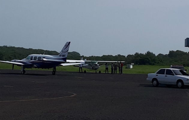 Los ocupantes de la aeronave salieron ilesos del incidente. Foto/Thays Domínguez