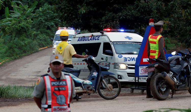 El último de los niños atrapados en la cueva Tham Luang es trasladado en ambulancia. FOTO/EFE