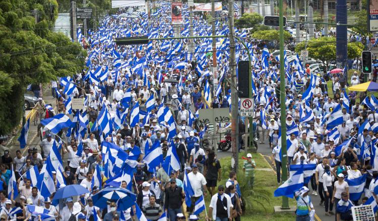 Los ciudadanos invadieron las calles exigiendo justicia. /Foto EFE