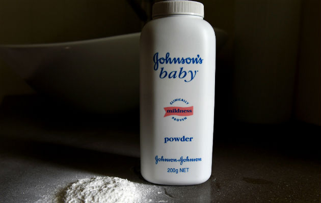 Un recipiente de los polvos de talco Johnson's Baby de la multinacional Johnson & Johnson. Foto: EFE 