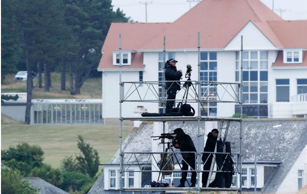 Francotiradores y policías vigilaban este fin de semana el complejo. Foto: EFE 