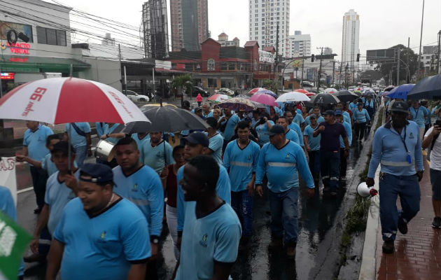 Marcha de funcionarios del Idaan. Foto: Jesús Simmons