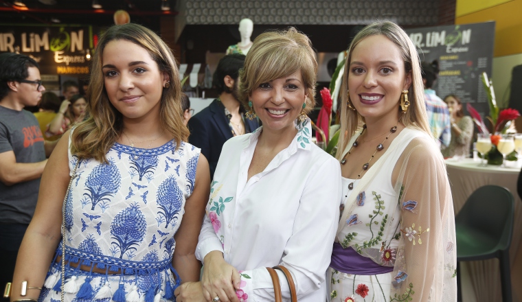 2.  Diana Fábrega, Laura Fábrega y Cristina de la Guardia.