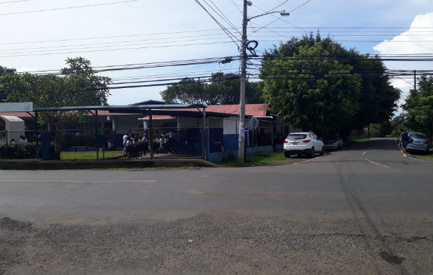 Asistentes a la escuela San Cristóbal en David en peligro por rivalidades entre pandilleros. Foto: José Vásquez.