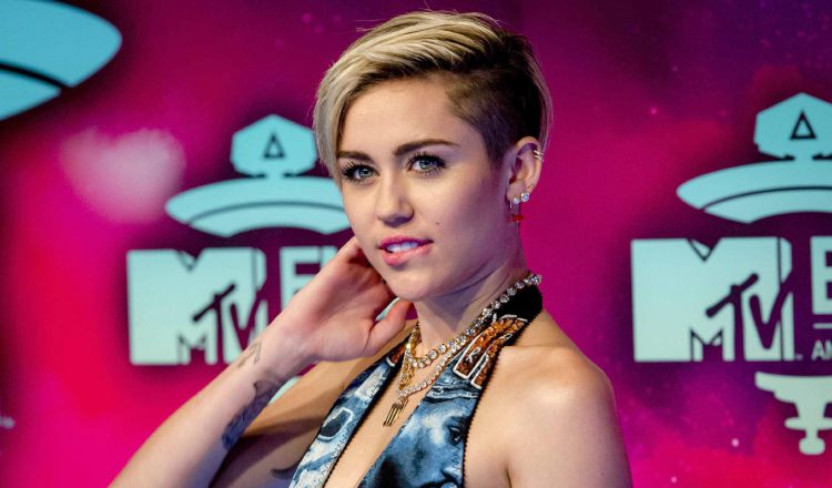 Miley Cyrus cuando optó por este corte de cabello. /Foto EFE