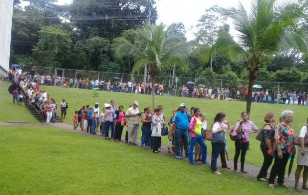 Personas disgustadas por mala organización 