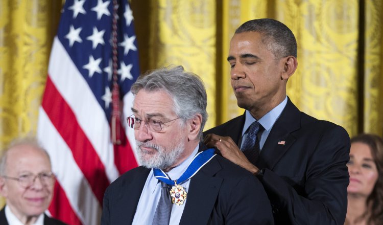 Barack Obama condecoró al actor estadounidense con la Medalla de la Libertad. /Fotos: EFE