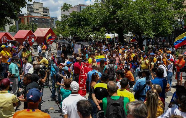 Desde la medianoche del sábado han pasado 200 venezolanos por migración ecuatoriana, todos con pasaporte vigente.