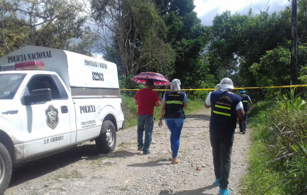 Al lugar se presento la policía nacional, personal de criminalística y de la fiscalía de homicidios y femicidios. Foto: Mayra Madrid.  