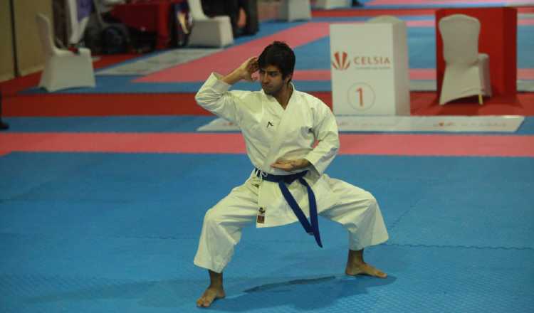 Juan Juárez se alzó con la medalla de oro en su categoría en la modalidad kata. /Foto Anayansi Gamez