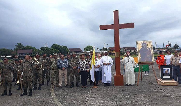 La Cruz Peregrina inició su recorrido por las diferentes diócesis a nivel Nacional.  Cortesía