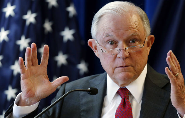 El fiscal general de EE.UU., Jeff Sessions,  se ha defendido los ataques del presidente Trump. FOTO/AP