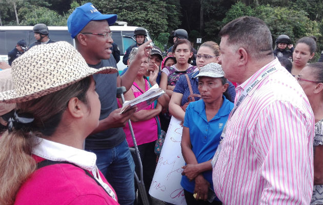 Los residentes están cansados de no contar con el suministro de agua potable. Foto: Eric Ariel Montenegro. 