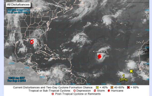 Se muestra el emplazamiento de las dos tormentas tropicales Gordon (i), en el Golfo de México, y Florence (d) en el Atlántico. EFE