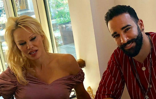 Rompió su romance con Adil Rami.  