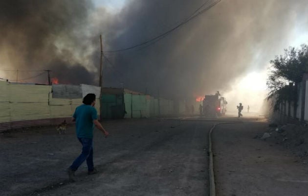 Incendio En Chile Deja 100 Casas Destruidas Y 400 Damnificados | Panamá ...