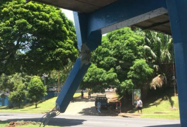 El puente peatonal de la CSS bajo inspecciones. Foto: Archivo