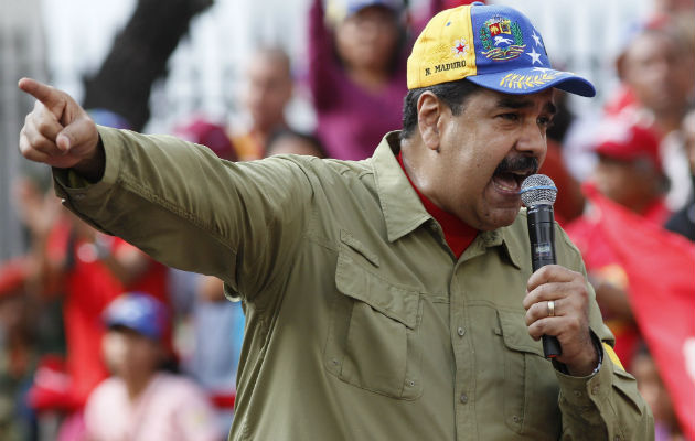 El arresto de los dos bomberos que presuntamente se compara a Nicolás Maduro con un burro, generó una intensa polémica y numerosas reacciones en las redes sociales.