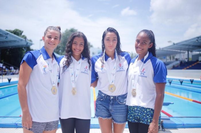 para el equipo femenino de Panamà que gana el relevo 4 x 100 combinado de los Juegos Codicader 2018. Foto Pandeportes