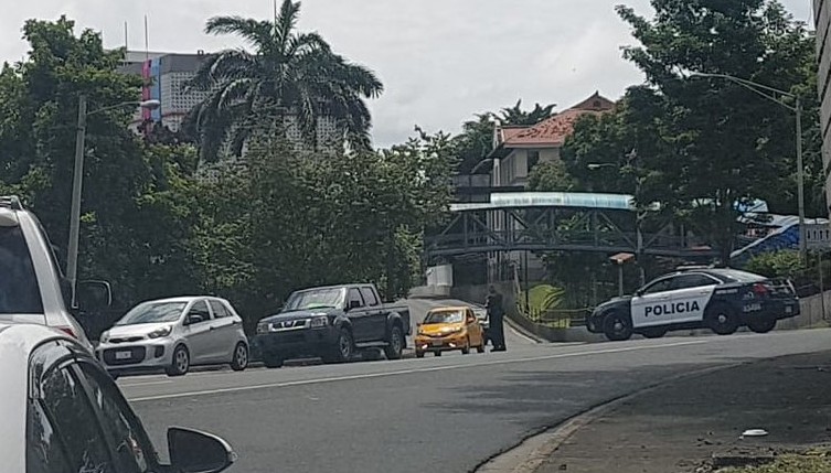 El tráfico se vio afectado por la protesta que hicieron los estudiantes del Instituto Nacional en la Avenida de los Mártires. Foto @TraficoCPanama 