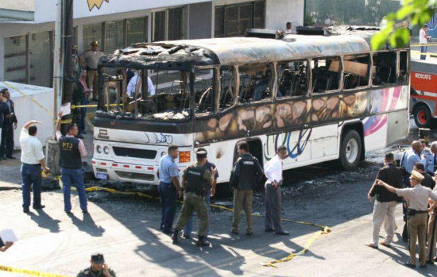 Bus que se incendió en La Cresta.