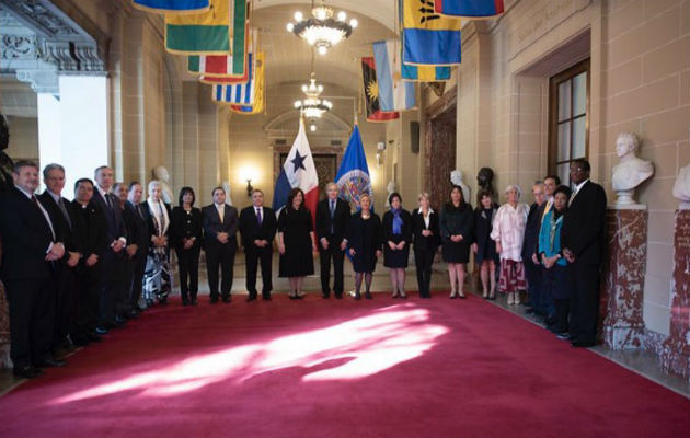 Ceremonia de presentación de credenciales, que acreditan a la Embajadora María Roquebert. 