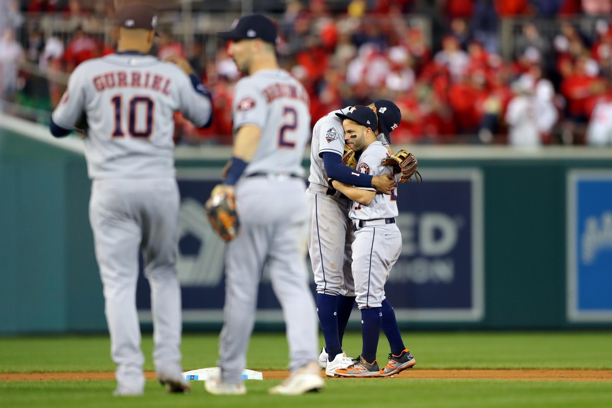 Astros festejan el trundo ante Nacionales. Foto:@LosAstros