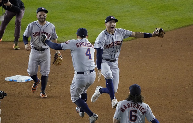 Astros, cerca paso de ganar la serie mundial. Foto:AP