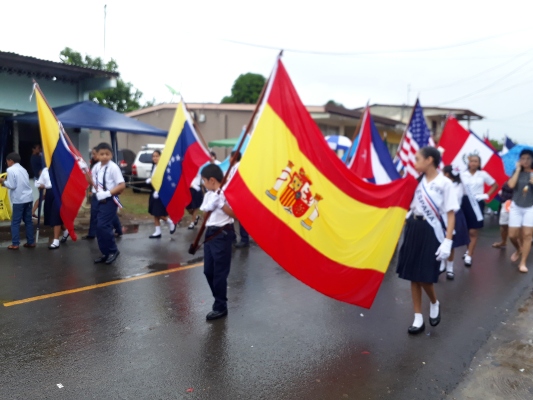 unas  65 delegaciones escolares, así como un nutrido grupo de estamentos de seguridad y al menos 18 bandas independientes, participaron de los desfiles. Foto/Thays Domínguez