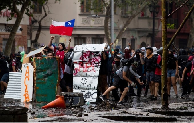   Protestas en las calles de Chile para pedir derechos básicos garantizados. Foto/EFE