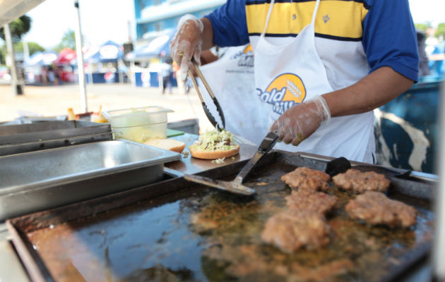 La fecha de sorteo para los puestos de venta de comida en los carnavales será el 2 de diciembre en el Centro de Convenciones de Atlapa a la 10 de la mañana. Foto/Archivo